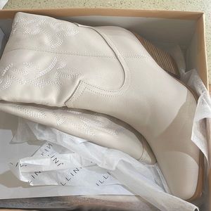 Brand new charley boots from Billini